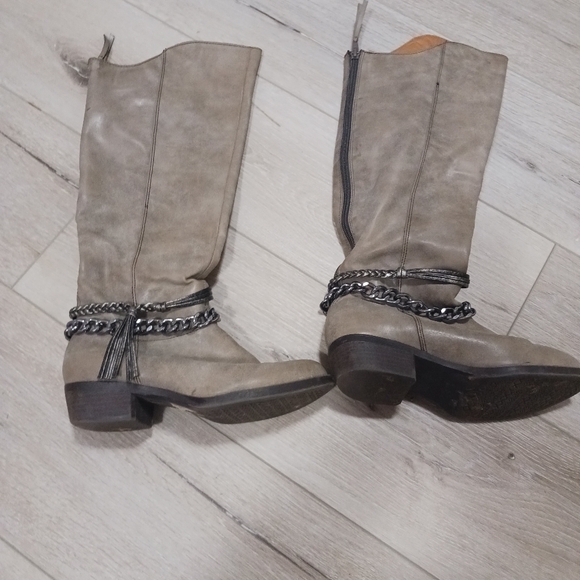 BKE Shoes - Stylish Gray Knee-High Boots with Chain Detail